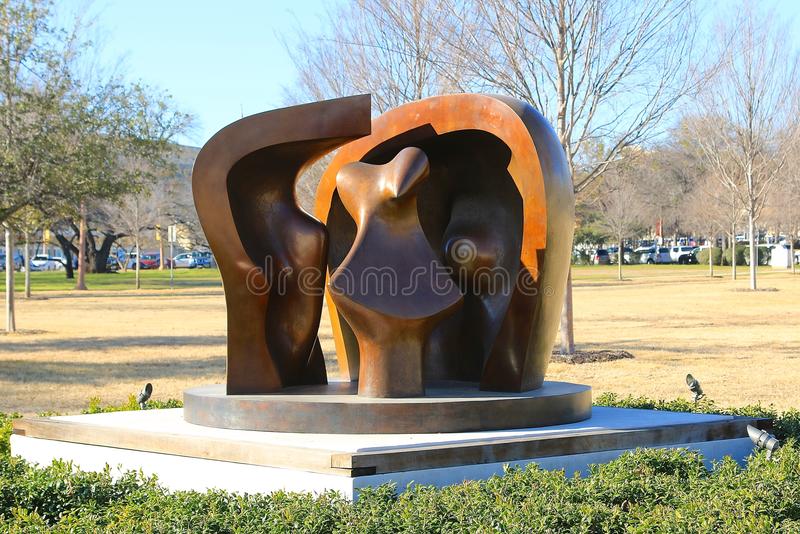 sculpure in park in fort worth texas.